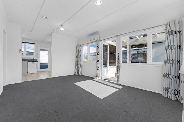 Photo of property in 11b Inver Street, Glen Eden, Auckland, 0602