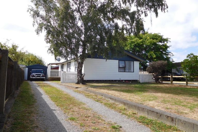 Photo of property in 4 Bryce Place, Kelvin Grove, Palmerston North, 4414