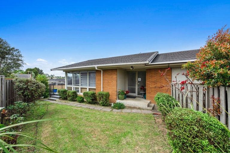 Photo of property in 18 Borrowdace Avenue, Botany Downs, Auckland, 2010