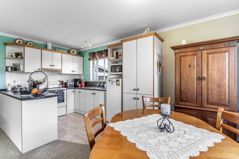 Photo of property in 128 Campbell Road, Winton, 9783