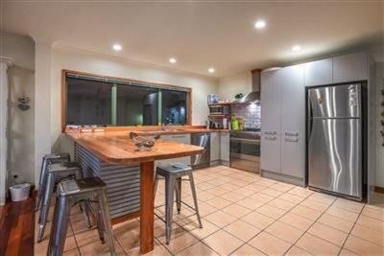 Photo of property in 10 Ocean Parade, Pukerua Bay, 5026