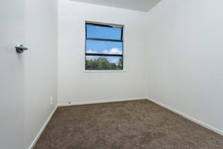 Photo of property in 420/18 Sunnyhaven Avenue, Beach Haven, Auckland, 0626