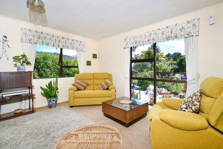 Photo of property in 1/94 Roberts Road, Te Atatu South, Auckland, 0610