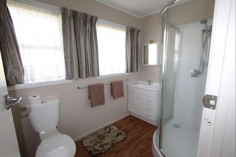 Photo of property in 16 Oak Place, Tokoroa, 3420