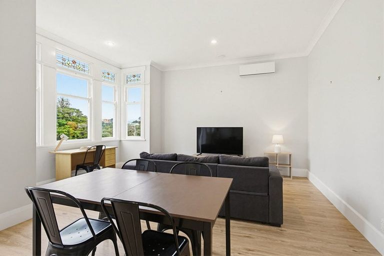 Photo of property in 5 Governor Road, Northland, Wellington, 6012