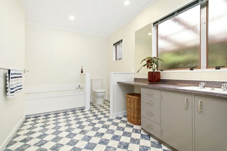 Photo of property in 24 Westhaven Drive, Tawa, Wellington, 5028