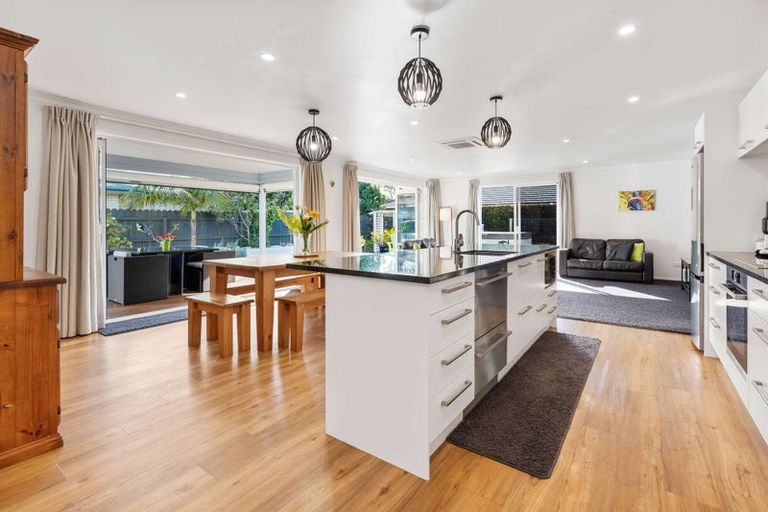 Photo of property in 20 Bermuda Place, One Tree Point, 0118