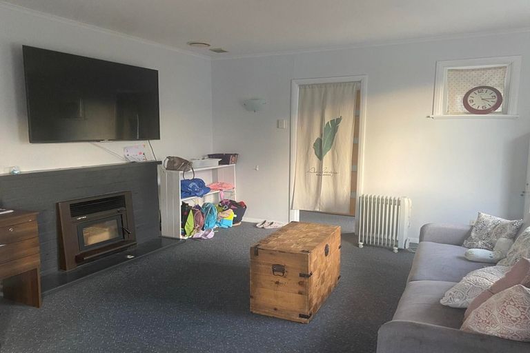 Photo of property in 27 Mexted Terrace, Tawa, Wellington, 5028