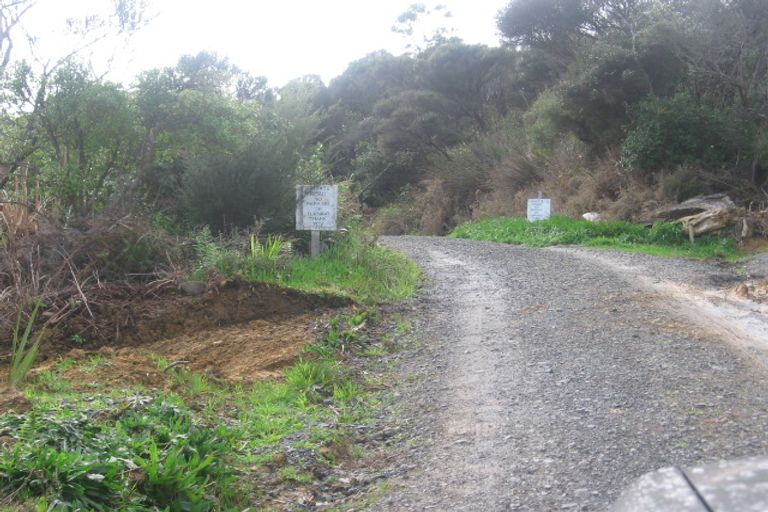 Photo of property in 135 Harbour View Road, Coromandel, 3581