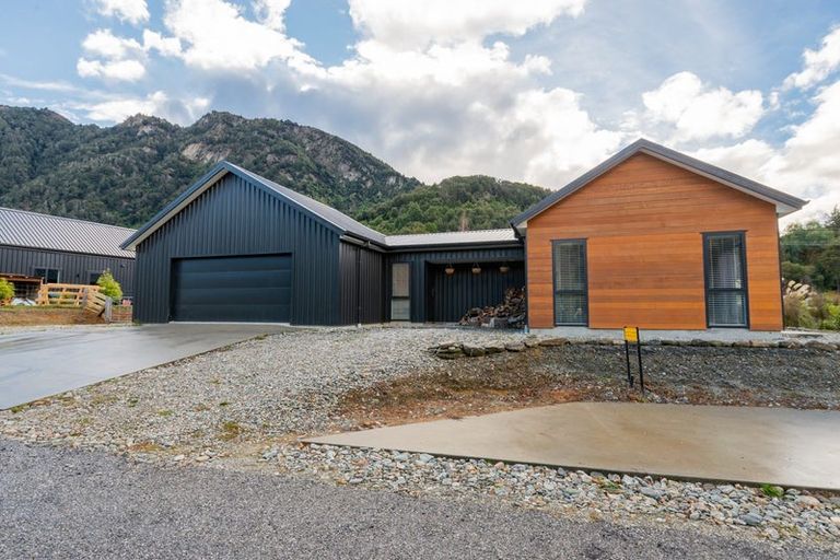 Photo of property in 47 Peregrine Falcon Road, Mount Creighton, Queenstown, 9371