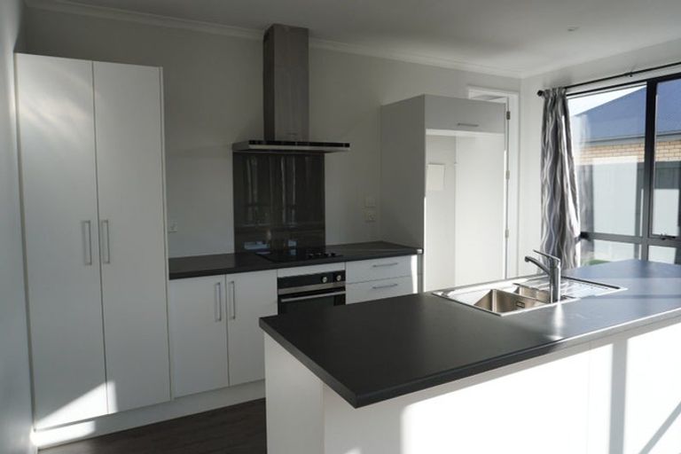 Photo of property in 28 Sholto Duncan Crescent, Halswell, Christchurch, 8025