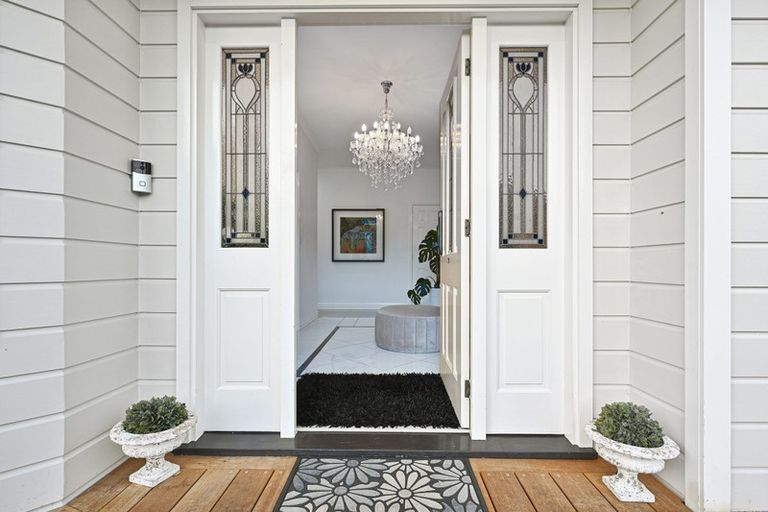 Photo of property in 27 Almond Grove, Greenhithe, Auckland, 0632