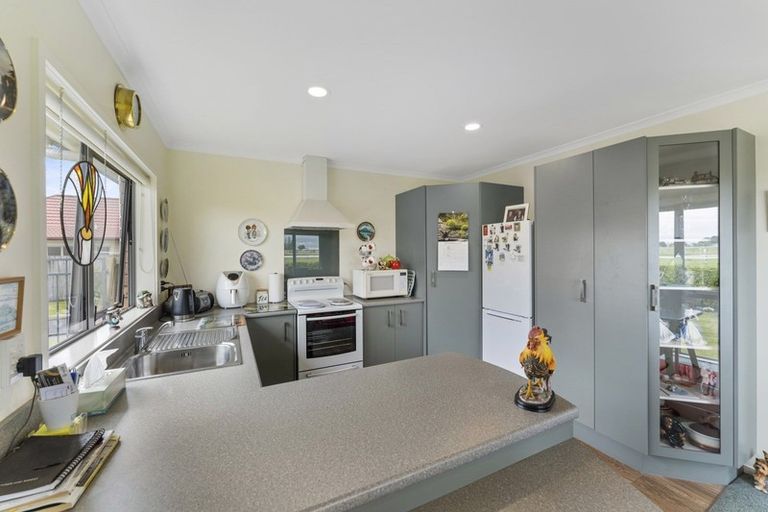 Photo of property in Trackside Villas, 7/91 Mako Mako Road, Levin, 5510