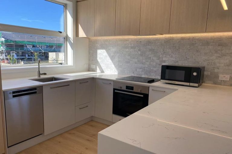 Photo of property in 7/664 Swanson Road, Swanson, Auckland, 0612