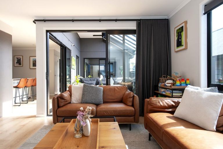 Photo of property in 11 Whero Way, Wainui, Silverdale, 0992