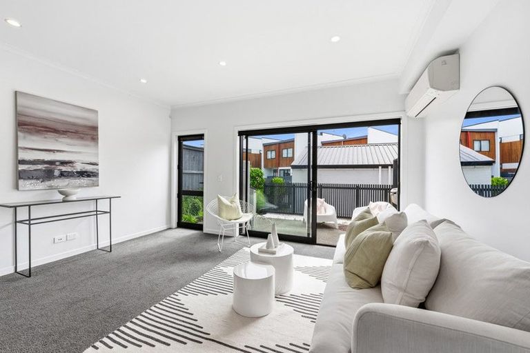 Photo of property in 10 Alexander Willis Crescent, Hobsonville, Auckland, 0616