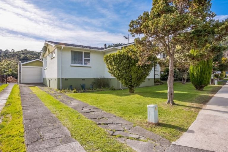 Photo of property in 18 Helvetia Grove, Naenae, Lower Hutt, 5011