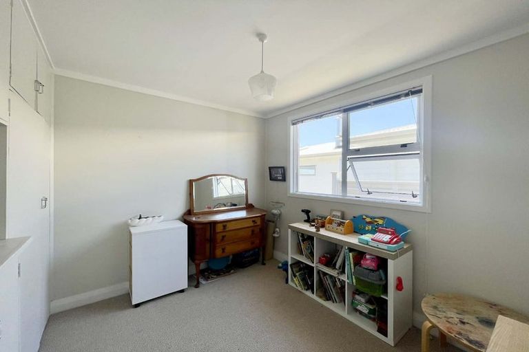 Photo of property in 9 Lismore Street, Strandon, New Plymouth, 4312