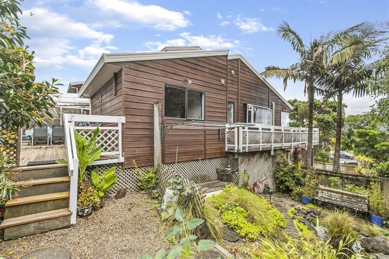 Photo of property in 1/22 Bronzewing Terrace, Unsworth Heights, Auckland, 0632