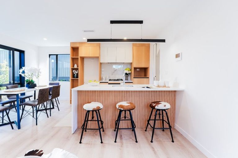 Photo of property in 71b Seaview Road, Castor Bay, Auckland, 0620