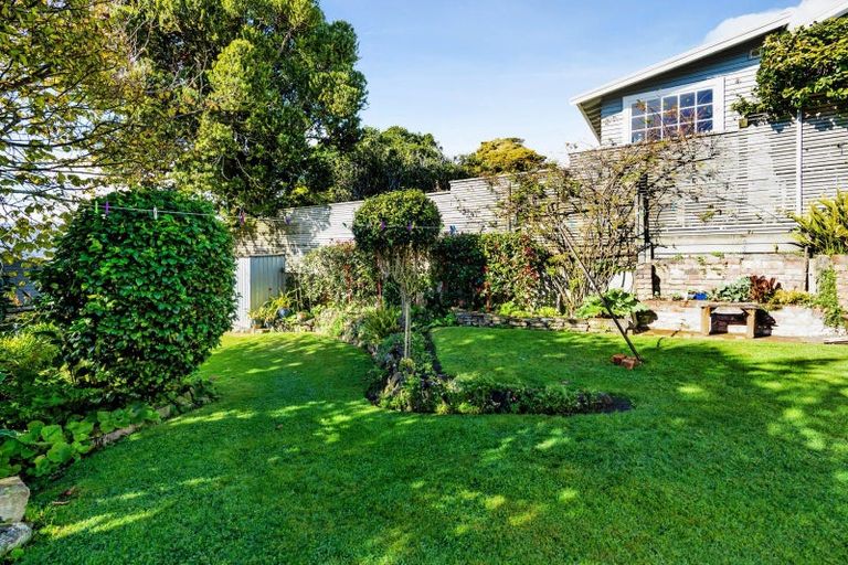 Photo of property in 19 Nobs Line, Strandon, New Plymouth, 4312