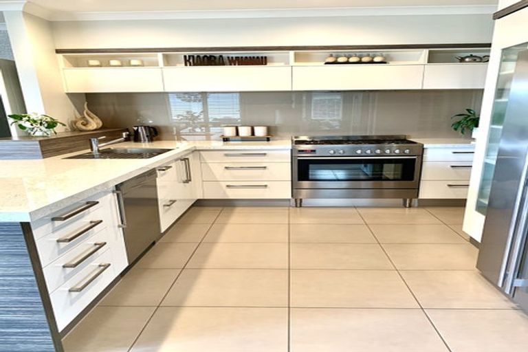 Photo of property in 14 Haast Place, Poraiti, Napier, 4112