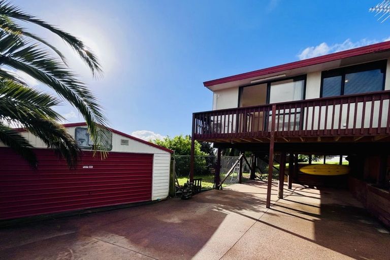 Photo of property in 5 Kopara Place, Clendon Park, Auckland, 2103