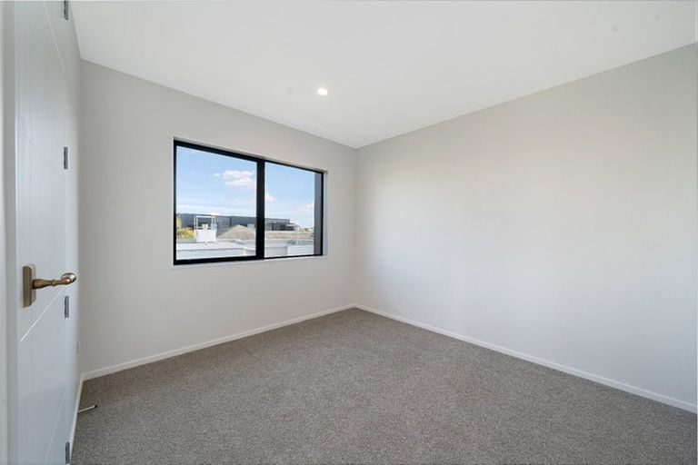 Photo of property in 9 Lomond Street, Newlands, Wellington, 6037