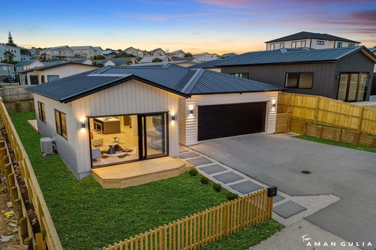 Photo of property in 6 Whakairo Crescent, Gulf Harbour, Whangaparaoa, 0930