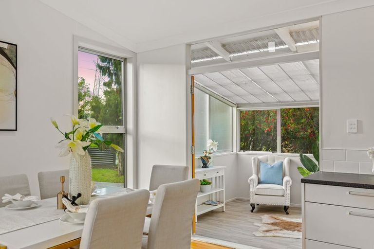 Photo of property in 18 Waimumu Road, Massey, Auckland, 0614