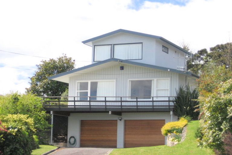 Photo of property in 20 Ingle Avenue, Waipahihi, Taupo, 3330