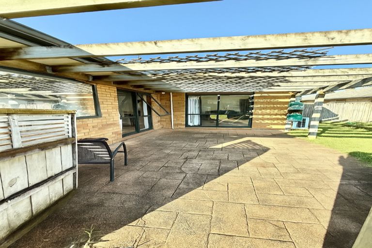 Photo of property in 24 Newbegin Place, Weymouth, Auckland, 2103