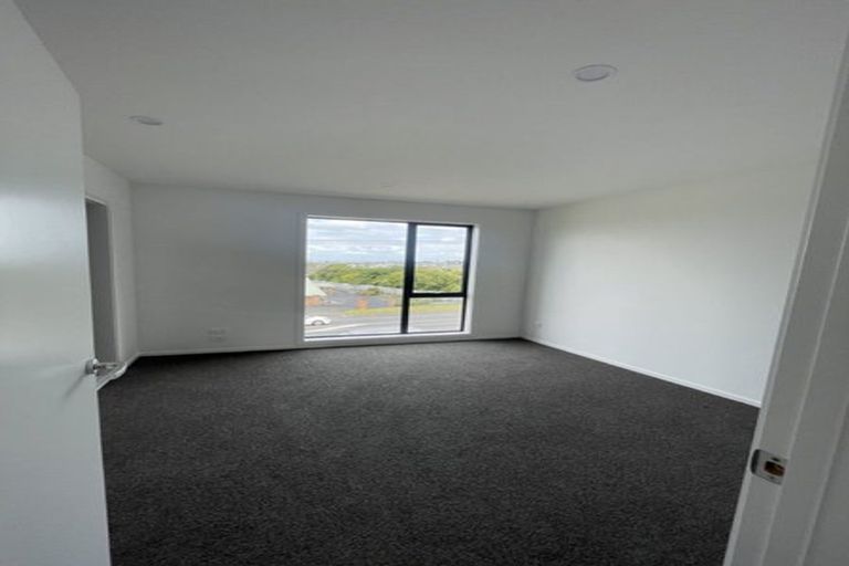 Photo of property in 3/504 Don Buck Road, Massey, Auckland, 0614