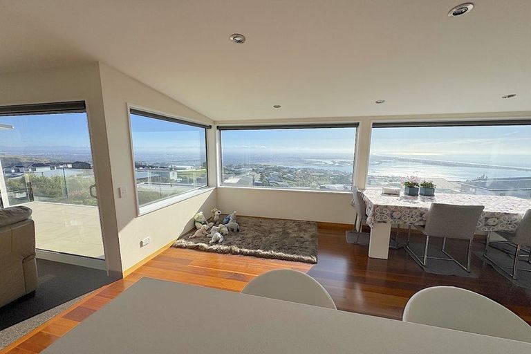 Photo of property in 2 Clearview Lane, Mount Pleasant, Christchurch, 8081