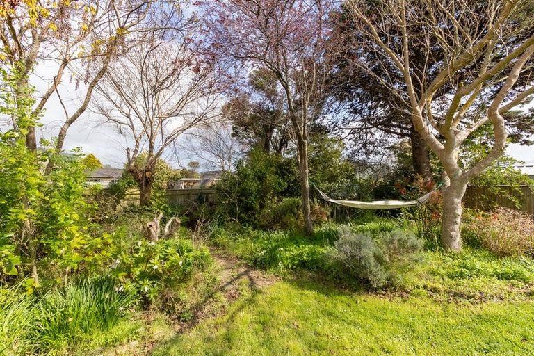 Photo of property in 18 Utauta Street, Waikanae, 5036
