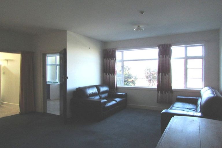 Photo of property in 2 Hawkhurst Road, Lyttelton, 8082