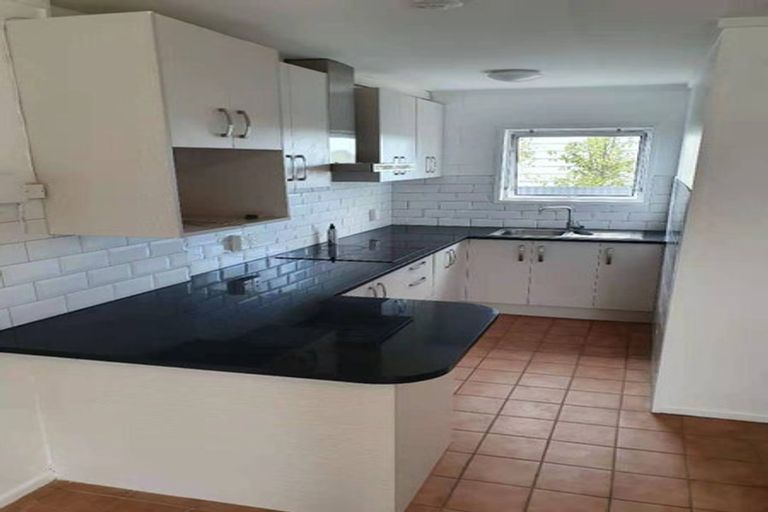 Photo of property in 2/87 Nikau Street, New Lynn, Auckland, 0600