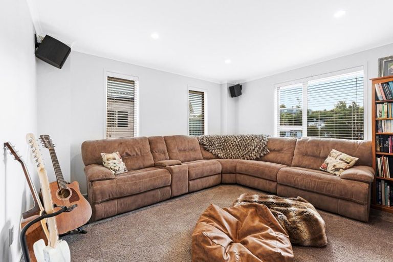 Photo of property in 6 Gavinike Place, Waimauku, 0812