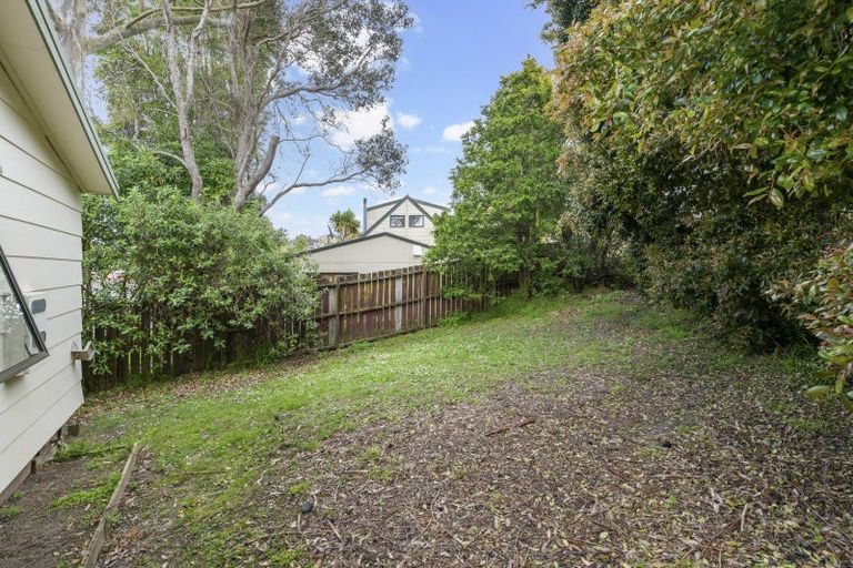 Photo of property in 2/13 Thalia Place, Totara Vale, Auckland, 0629