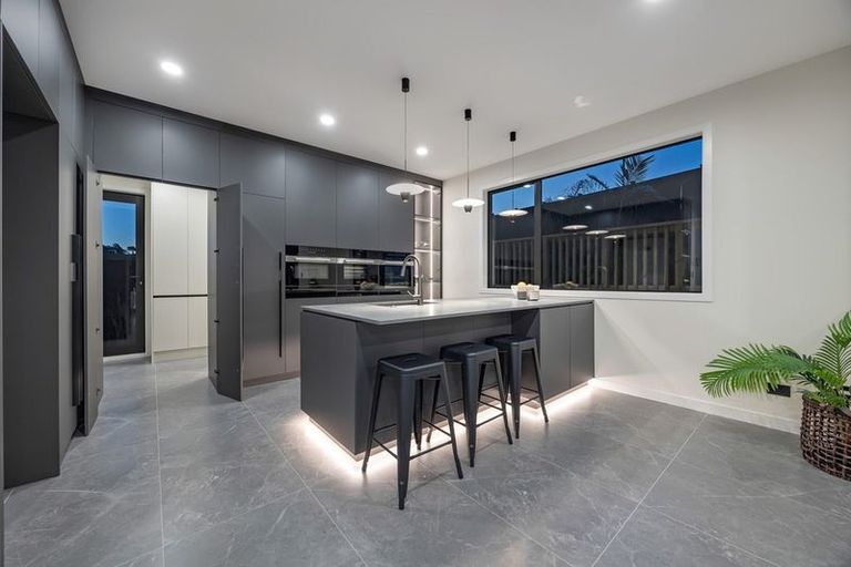 Photo of property in 8 Koheru Place, Long Bay, Auckland, 0630