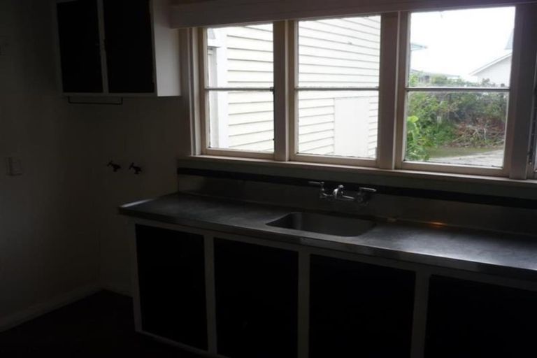 Photo of property in 6 Wakefield Street, Welbourn, New Plymouth, 4310