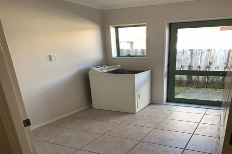 Photo of property in 162 Lakeside Drive, Orewa, 0931