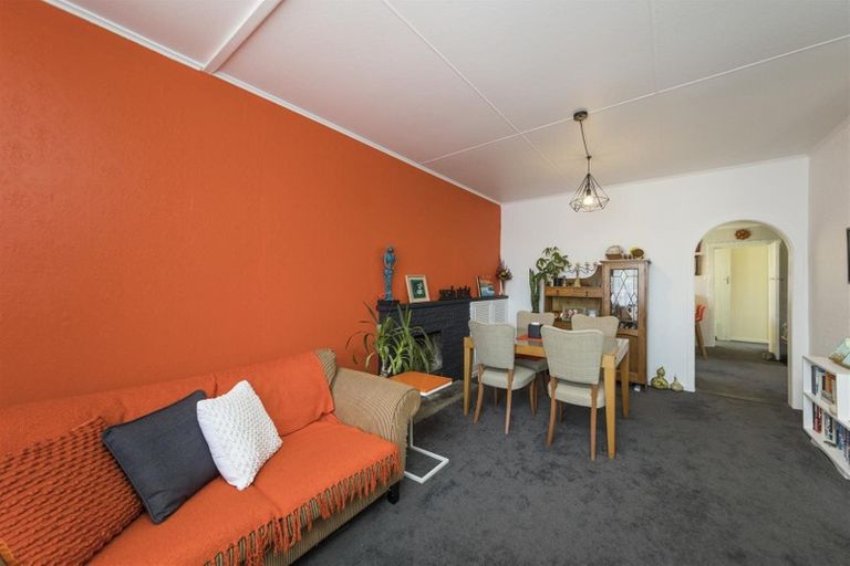 Photo of property in 2 Maunder Street, Marton, 4710