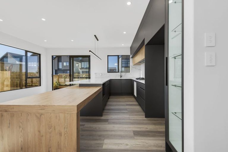 Photo of property in 77 Maungakaraka Road, Karaka, 2580