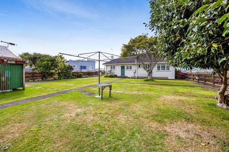 Photo of property in 23 Caledonia Street, Hawera, 4610