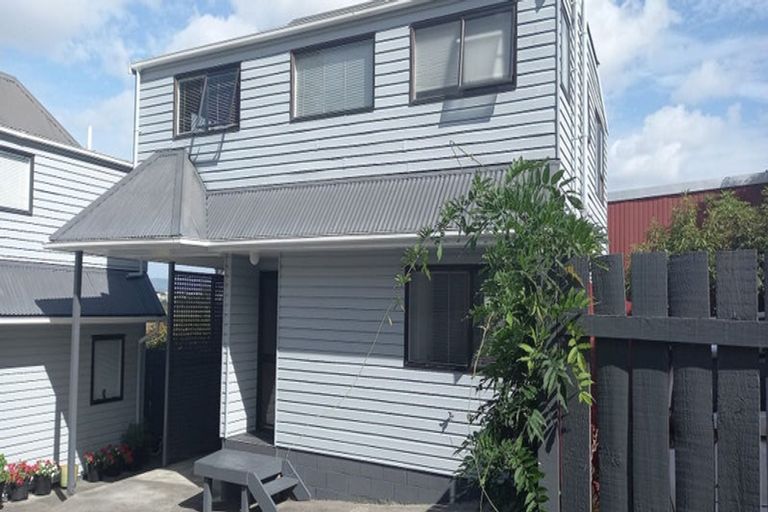 Photo of property in 2/40 Saxon Street, Waterview, Auckland, 1026