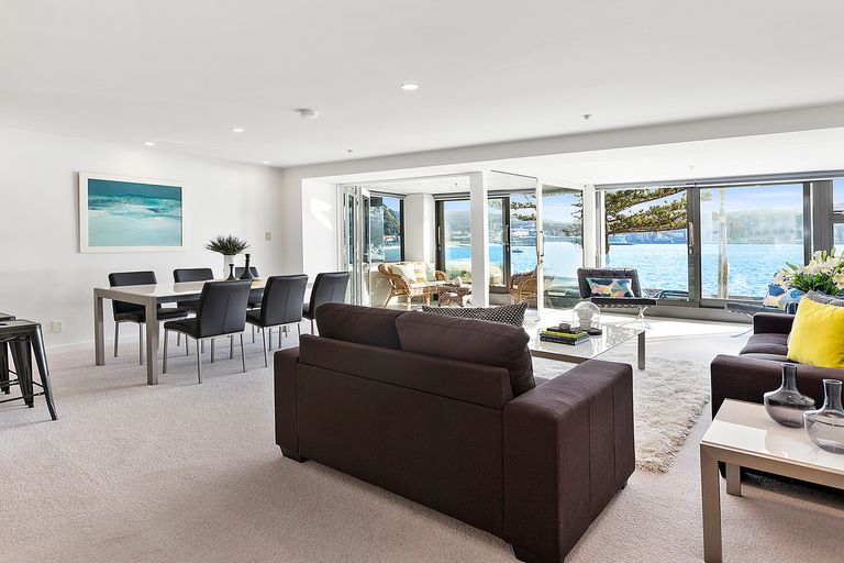 Photo of property in 318 Oriental Parade, Oriental Bay, Wellington, 6011