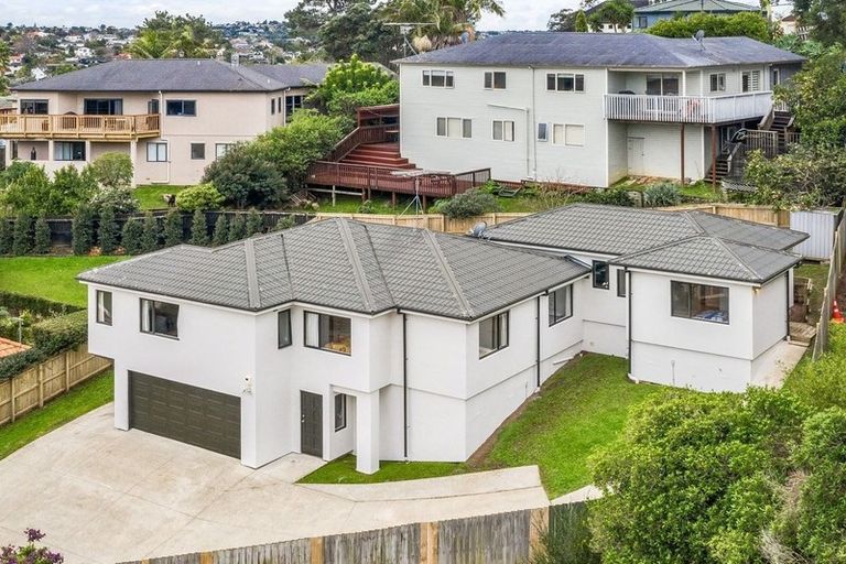 Photo of property in 16 Landvale Court, Browns Bay, Auckland, 0630