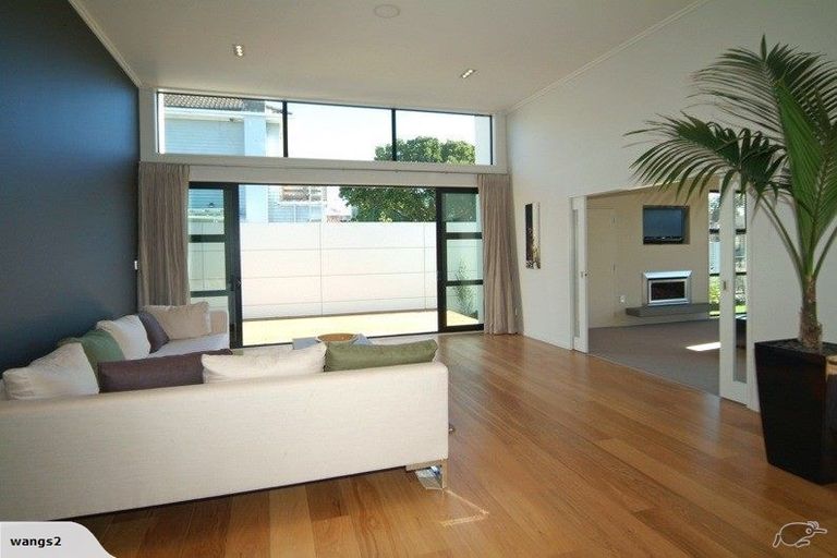 Photo of property in 21 Paeroa Street, Riccarton, Christchurch, 8041