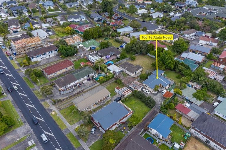 Photo of property in 106 Te Atatu Road, Te Atatu South, Auckland, 0610